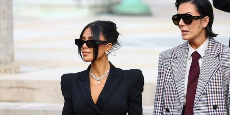 TRIBUNAL DE PARÍS CONDENA A LOS RESPONSABLES DEL ROBO A KIM KARDASHIAN Y FIJA INDEMNIZACIÓN SIMBÓLICA DE UN EURO 1 TRIBUNAL DE PARÍS CONDENA A LOS RESPONSABLES DEL ROBO A KIM KARDASHIAN Y FIJA INDEMNIZACIÓN SIMBÓLICA DE UN EURO
