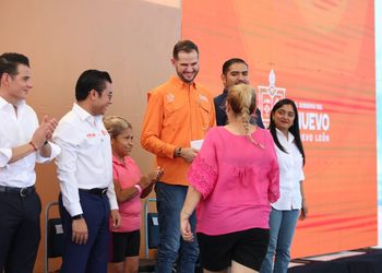 ENTREGAN 400 TARJETAS AYUDAMOS A LAS MUJERES EN TOPO CHICO; PROGRAMA SUMA 106 MIL BENEFICIARIAS CON 2 MIL PESOS AL MES
