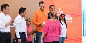 ENTREGAN 400 TARJETAS AYUDAMOS A LAS MUJERES EN TOPO CHICO; PROGRAMA SUMA 106 MIL BENEFICIARIAS CON 2 MIL PESOS AL MES 2 ENTREGAN 400 TARJETAS AYUDAMOS A LAS MUJERES EN TOPO CHICO; PROGRAMA SUMA 106 MIL BENEFICIARIAS CON 2 MIL PESOS AL MES