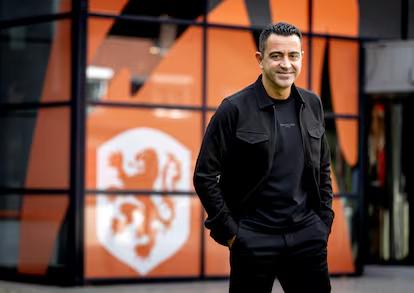 XAVI HERNÁNDEZ PRESENTA SU PRIMERA CONVOCATORIA AL FRENTE DE LA SELECCIÓN DE PAÍSES BAJOS CON IMPORTANTES NOVEDADES 1 XAVI HERNÁNDEZ PRESENTA SU PRIMERA CONVOCATORIA AL FRENTE DE LA SELECCIÓN DE PAÍSES BAJOS CON IMPORTANTES NOVEDADES