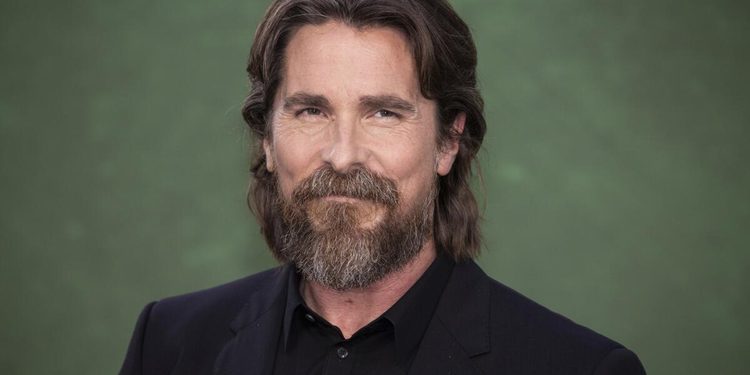 CHRISTIAN BALE IMPULSA PROYECTO DE 22 MILLONES DE DÓLARES EN CALIFORNIA PARA EVITAR LA SEPARACIÓN DE HERMANOS EN ADOPCIÓN