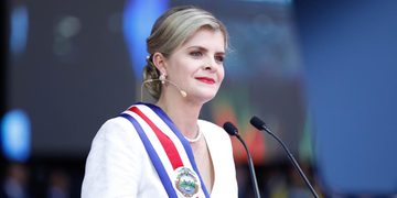 LA PRESIDENTA DE COSTA RICA DESTITUYE A SU CANCILLER POR NO INFORMARLE DE SU REUNIÓN EN LA CUMBRE DEL ESCUDO DE LAS AMÉRICAS 2 LA PRESIDENTA DE COSTA RICA DESTITUYE A SU CANCILLER POR NO INFORMARLE DE SU REUNIÓN EN LA CUMBRE DEL ESCUDO DE LAS AMÉRICAS