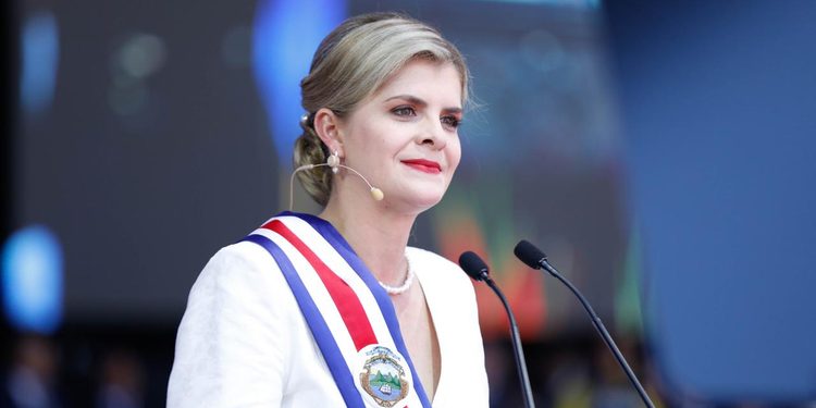 LA PRESIDENTA DE COSTA RICA DESTITUYE A SU CANCILLER POR NO INFORMARLE DE SU REUNIÓN EN LA CUMBRE DEL ESCUDO DE LAS AMÉRICAS 1 LA PRESIDENTA DE COSTA RICA DESTITUYE A SU CANCILLER POR NO INFORMARLE DE SU REUNIÓN EN LA CUMBRE DEL ESCUDO DE LAS AMÉRICAS