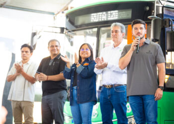 RENUEVA SAMUEL RUTAS 227 Y 128 CON 30 NUEVOS CAMIONES; PRESUME META DE 4 MIL UNIDADES