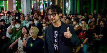 HIDEO KOJIMA SORPRENDE A LOS FANS DE XBOX EN TOKIO Y RECIBE UNA OVACIÓN 2 HIDEO KOJIMA SORPRENDE A LOS FANS DE XBOX EN TOKIO Y RECIBE UNA OVACIÓN