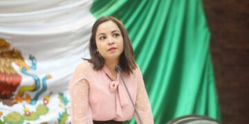 “QUIERE ADRIÁN EXPRIMIR A LA GENTE CON EL PREDIAL”.- IRAÍS