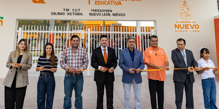 ENTREGA SAMUEL NUEVA SECUNDARIA DE $51.7 MILLONES EN SALINAS VICTORIA 1 ENTREGA SAMUEL NUEVA SECUNDARIA DE $51.7 MILLONES EN SALINAS VICTORIA