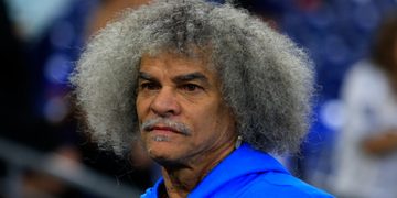 EL ADIÓS A LOS RIZOS DE ORO: CARLOS ‘EL PIBE’ VALDERRAMA SORPRENDE AL RAPARSE POR COMPLETO A LOS 65 AÑOS 2 EL ADIÓS A LOS RIZOS DE ORO: CARLOS ‘EL PIBE’ VALDERRAMA SORPRENDE AL RAPARSE POR COMPLETO A LOS 65 AÑOS