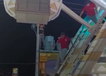 QUEDA NIÑO COLGANDO DE UNA RUEDA DE LA FORTUNA EN LA FERIA DE TORREÓN
