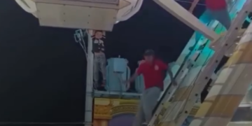 QUEDA NIÑO COLGANDO DE UNA RUEDA DE LA FORTUNA EN LA FERIA DE TORREÓN