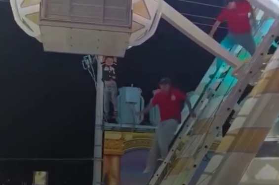 QUEDA NIÑO COLGANDO DE UNA RUEDA DE LA FORTUNA EN LA FERIA DE TORREÓN