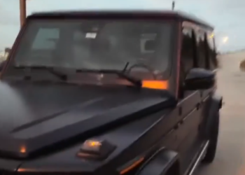 APEDREA NATANAEL CANO SU MERCEDES PORQUE YA NO LE GUSTÓ EL COLOR; DESPUÉS DICE QUE ERA IA