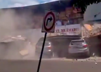 TERREMOTO DE 7.7 SACUDE PANAMÁ; DERRUMBA TORRE DE CATEDRAL Y PROVOCA ALERTA DE TSUNAMI