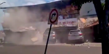 TERREMOTO DE 7.7 SACUDE PANAMÁ; DERRUMBA TORRE DE CATEDRAL Y PROVOCA ALERTA DE TSUNAMI