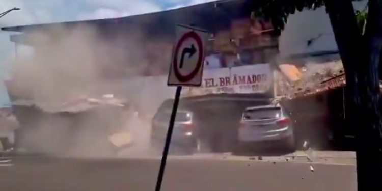 TERREMOTO DE 7.7 SACUDE PANAMÁ; DERRUMBA TORRE DE CATEDRAL Y PROVOCA ALERTA DE TSUNAMI 1 TERREMOTO DE 7.7 SACUDE PANAMÁ; DERRUMBA TORRE DE CATEDRAL Y PROVOCA ALERTA DE TSUNAMI