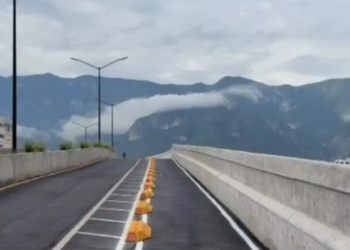 SE CUARTEA PUENTE DE ADRIÁN; EXHIBEN GRIETAS A MENOS DE TRES MESES DE INAUGURACIÓN