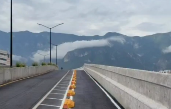 SE CUARTEA PUENTE DE ADRIÁN; EXHIBEN GRIETAS A MENOS DE TRES MESES DE INAUGURACIÓN 1 SE CUARTEA PUENTE DE ADRIÁN; EXHIBEN GRIETAS A MENOS DE TRES MESES DE INAUGURACIÓN