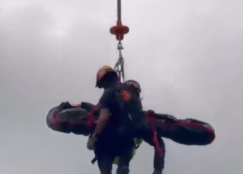 RESCATAN EN HELICÓPTERO A DOS SENDERISTAS LESIONADOS EN EL CERRO DE LA SILLA