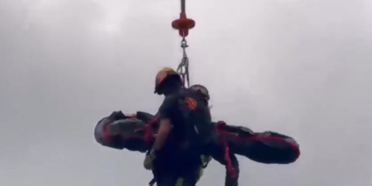 RESCATAN EN HELICÓPTERO A DOS SENDERISTAS LESIONADOS EN EL CERRO DE LA SILLA 1 RESCATAN EN HELICÓPTERO A DOS SENDERISTAS LESIONADOS EN EL CERRO DE LA SILLA