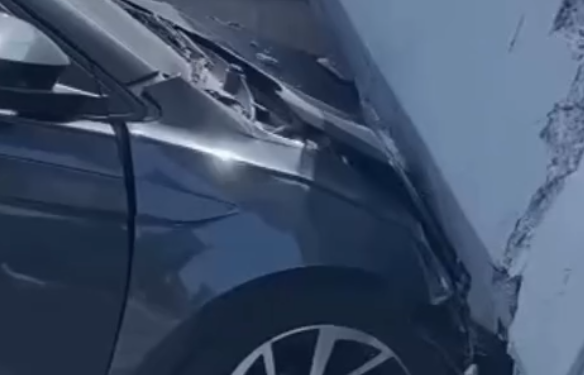 SE DESPLOMA PUENTE PEATONAL SOBRE AUTOS EN CONSTITUCIÓN; NO REPORTAN HERIDOS 1 SE DESPLOMA PUENTE PEATONAL SOBRE AUTOS EN CONSTITUCIÓN; NO REPORTAN HERIDOS