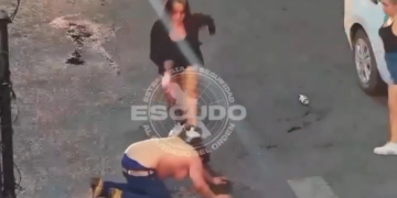 GOLPEAN BRUTALMENTE A HOMBRE PARA ROBARLE EN MONTERREY; DETIENEN A DOS MUJERES