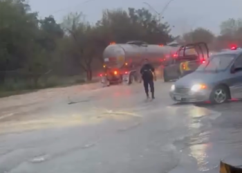 CIERRAN DOS CARRILES DE CARRETERA NACIONAL POR INUNDACIÓN EN SANTIAGO