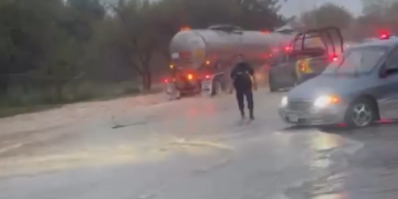 CIERRAN DOS CARRILES DE CARRETERA NACIONAL POR INUNDACIÓN EN SANTIAGO