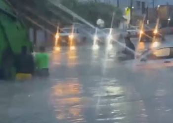 DEJAN LLUVIAS 7 RESCATADOS Y 52 VEHÍCULOS VARADOS EN NL; SALVAN EMPLEADOS DE LIMPIA A HOMBRE SEGUNDOS ANTES DE QUE SU AUTO FUERA ARRASTRADO POR LA CORRIENTE 1 DEJAN LLUVIAS 7 RESCATADOS Y 52 VEHÍCULOS VARADOS EN NL; SALVAN EMPLEADOS DE LIMPIA A HOMBRE SEGUNDOS ANTES DE QUE SU AUTO FUERA ARRASTRADO POR LA CORRIENTE