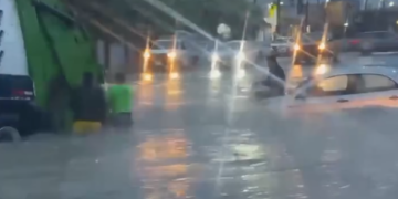 DEJAN LLUVIAS 7 RESCATADOS Y 52 VEHÍCULOS VARADOS EN NL; SALVAN EMPLEADOS DE LIMPIA A HOMBRE MOMENTOS ANTES DE QUE SU AUTO FUERA ARRASTRADO POR LA CORRIENTE 2 DEJAN LLUVIAS 7 RESCATADOS Y 52 VEHÍCULOS VARADOS EN NL; SALVAN EMPLEADOS DE LIMPIA A HOMBRE MOMENTOS ANTES DE QUE SU AUTO FUERA ARRASTRADO POR LA CORRIENTE