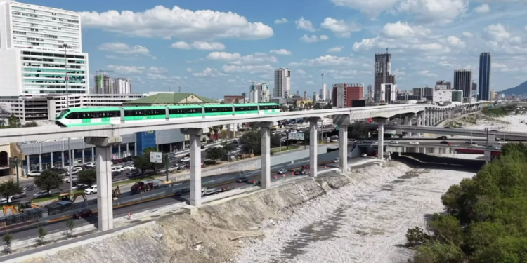 CIRCULAN NUEVOS TRENES DEL METRO POR VIADUCTO; CONTINÚAN EN PRUEBAS