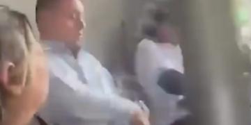 GOLPEAN A PRESUNTO ACOSADOR EN CAMIÓN; LO TUNDEN POR TOMAR FOTOS A ESCONDIDAS 2 GOLPEAN A PRESUNTO ACOSADOR EN CAMIÓN; LO TUNDEN POR TOMAR FOTOS A ESCONDIDAS