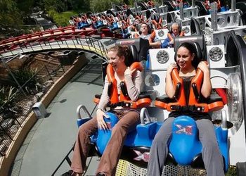 SIX FLAGS CALIFORNIA CLAUSURA LA MONTAÑA RUSA X2 TRAS CIENTOS DE DENUNCIAS DE LESIONES CEREBRALES