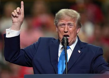 LA MAYORÍA DE LOS ESTADOUNIDENSES CULPA A TRUMP POR LOS ALTOS PRECIOS DE LOS CONSUMIBLES, SEGÚN UN SONDEO
