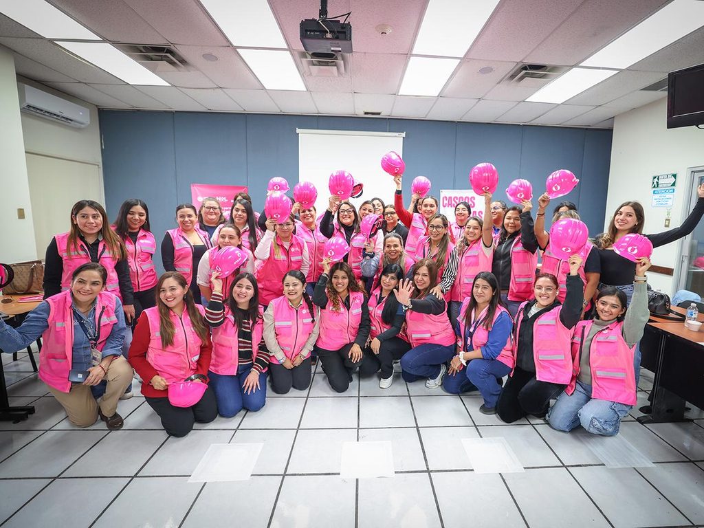 RECIBIRÁ NORMA BENÍTEZ PREMIO POR INTEGRAR A MÁS DE 700 MUJERES A CASCOS ROSAS 2 Recibirá Norma Benítez premio por integrar más de 700 mujeres a cascos rosas