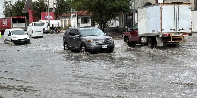 TRAS CASI 35 AÑOS DEL PAN, SIGUE SIN SOLUCIÓN 'ALBERCA' DE AV. LOS ÁNGELES 1 TRAS CASI 35 AÑOS DEL PAN, SIGUE SIN SOLUCIÓN ‘ALBERCA’ DE AV. LOS ÁNGELES