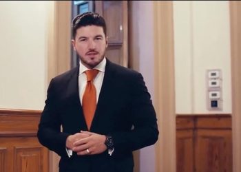 LANZA SAMUEL SPOT DE QUINTO INFORME; CONTRASTA RESULTADOS CON LA ‘VIEJA POLÍTICA’