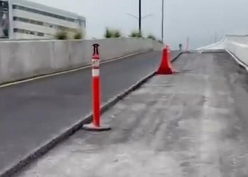 RETIRAN PAVIMENTO EN PUENTE DE ADRIÁN CON CUARTEADURAS; OBRA FORMA PARTE DEL CIRCUITO VIAL EL HUAJUCO, CON UNA INVERSIÓN DE 800 MILLONES