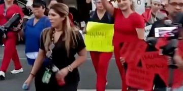 BAILAN ‘PAYASO DE RODEO’ EMPLEADOS DEL IMSS DURANTE PROTESTA EN AVENIDA LINCOLN 1 BAILAN ‘PAYASO DE RODEO’ EMPLEADOS DEL IMSS DURANTE PROTESTA EN AVENIDA LINCOLN