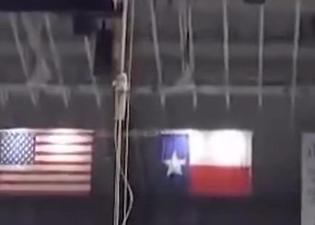 MUERE MILITAR AL CAER DEL TECHO DE ESTADIO DURANTE CEREMONIA EN SAN ANTONIO, TEXAS