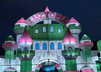 ¡NAVIDAD RETRO!; REGRESA LUZTOPÍA A FUNDIDORA CON VIAJE DESDE LA DÉCADA DE LOS CINCUENTA HASTA LOS NOVENTA