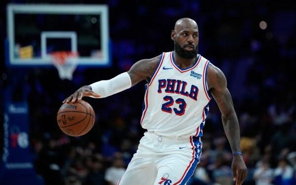 LEBRON JAMES DEBUTA CON LOS 76ERS DE FILADELFIA Y DA INICIO A SU TEMPORADA 24 EN LA NBA FRENTE A LOS KNICKS
