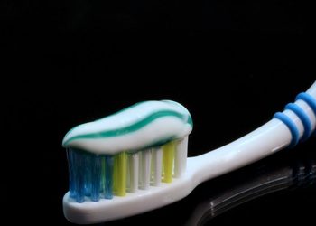 FDA ORDENA RETIRO MASIVO DE PASTA DE DIENTES EN ESTADOS UNIDOS POR RIESGO SANITARIO