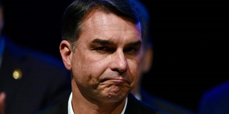 ESTADOS UNIDOS OTORGARÁ VISAS A FLÁVIO BOLSONARO Y SU FAMILIA TRAS SU SALIDA DE BRASIL EN MEDIO DE INVESTIGACIONES JUDICIALES