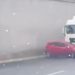 PIPA ARRASTRA AUTO EN GARZA SADA; CAPTAN ACCIDENTE EN VIDEO