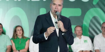 ABRE EL VERDE LA PUERTA A IR SIN MORENA; VE A WALDO MEJOR PERFIL QUE CLARA 2 ABRE EL VERDE LA PUERTA A IR SIN MORENA; VE A WALDO MEJOR PERFIL QUE CLARA
