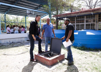 DONA ARMANDO VÍCTOR DOS MESES DE SUELDO A SECUNDARIA DE CIÉNEGA; GESTIONA DIPUTADO REPARACIONES Y VIGILANCIA A PLANTEL VÍCTIMA DE 5 ROBOS 5 DONA ARMANDO VÍCTOR DOS MESES DE SUELDO A SECUNDARIA DE CIÉNEGA; GESTIONA DIPUTADO REPARACIONES Y VIGILANCIA A PLANTEL VÍCTIMA DE 5 ROBOS
