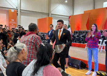 ENTREGAN SAMUEL Y MARIANA MÁS DE 700 APARATOS AUDITIVOS, DE MOVILIDAD Y PRÓTESIS