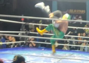 MUERE RÉFERI DE LUCHA TRAS RECIBIR MARTINETE DE HIJO DE FISHMAN; TRASCIENDE DETENCIÓN DEL LUCHADOR