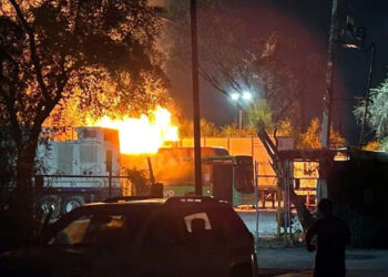 SE INCENDIA ESTACIÓN DE GAS EN JUÁREZ Y FUEGO ALCANZA CAMIÓN DE LA RUTA 223; NO HAY LESIONADOS