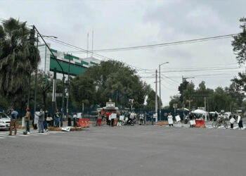 BLOQUEA PERSONAL DEL IMSS AVENIDA MIGUEL ALEMÁN POR EXIGENCIA DE AUMENTO SALARIAL 6 BLOQUEA PERSONAL DEL IMSS AVENIDA MIGUEL ALEMÁN POR EXIGENCIA DE AUMENTO SALARIAL
